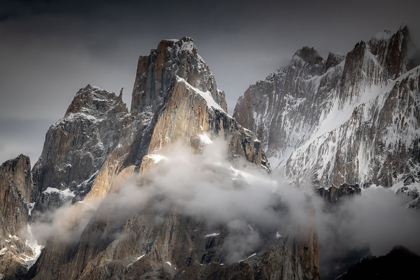 Montagnes de la chaîne du Karakoram par Tomasz Przychodzien