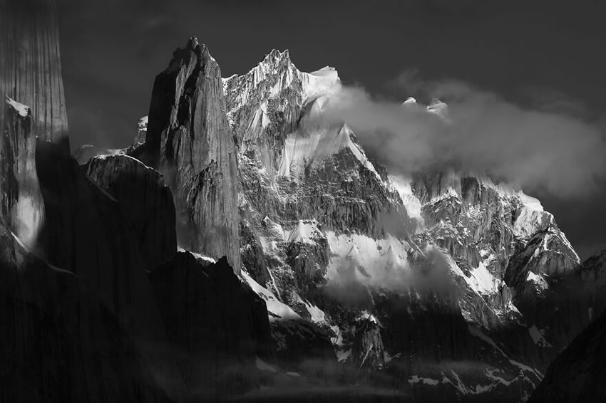 Montagnes de la chaîne du Karakoram par Tomasz Przychodzien