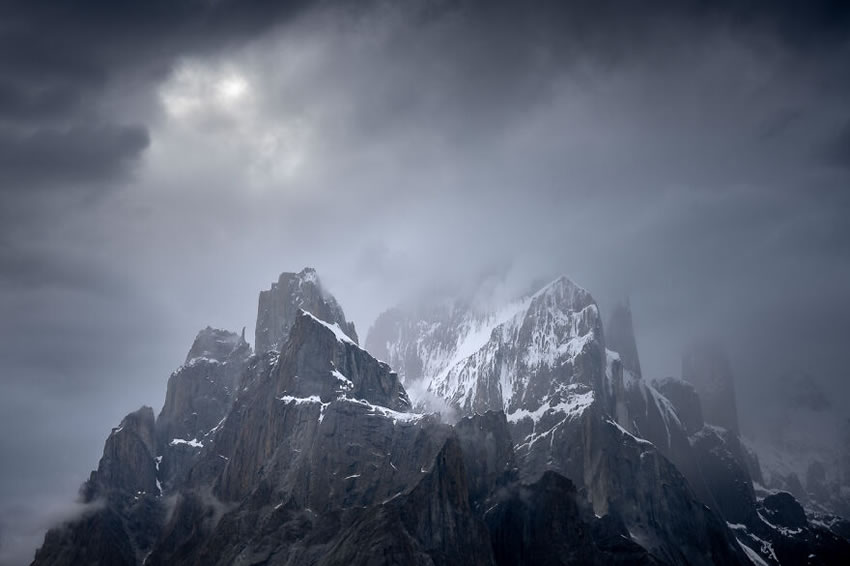 Montagnes de la chaîne du Karakoram par Tomasz Przychodzien