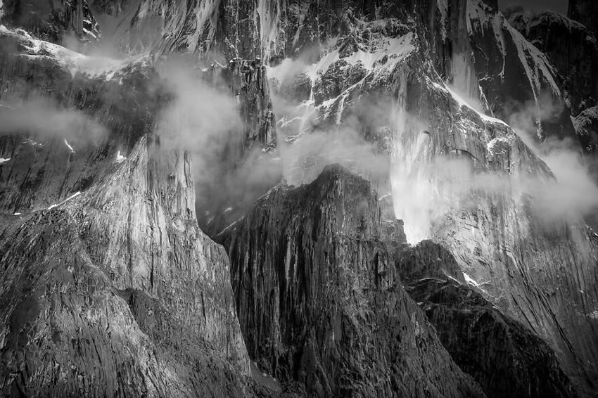 Montagnes de la chaîne du Karakoram par Tomasz Przychodzien