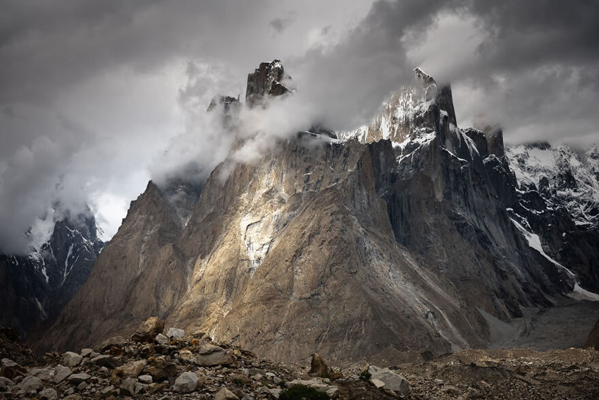 Montagnes de la chaîne du Karakoram par Tomasz Przychodzien