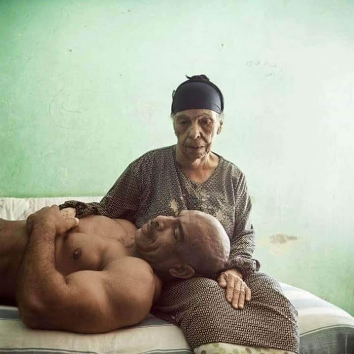Unconditional Love Of Moms Heartwarming Photos
