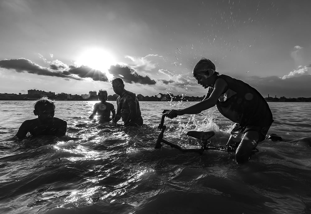 Indian Street Photography By Goutam Maiti