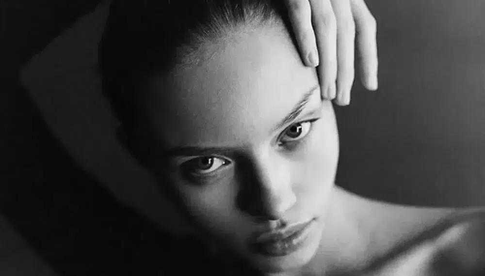 30 Fantastic Female Black & White Portrait Photographs For Your Inspiration 31 black and white portrait photography