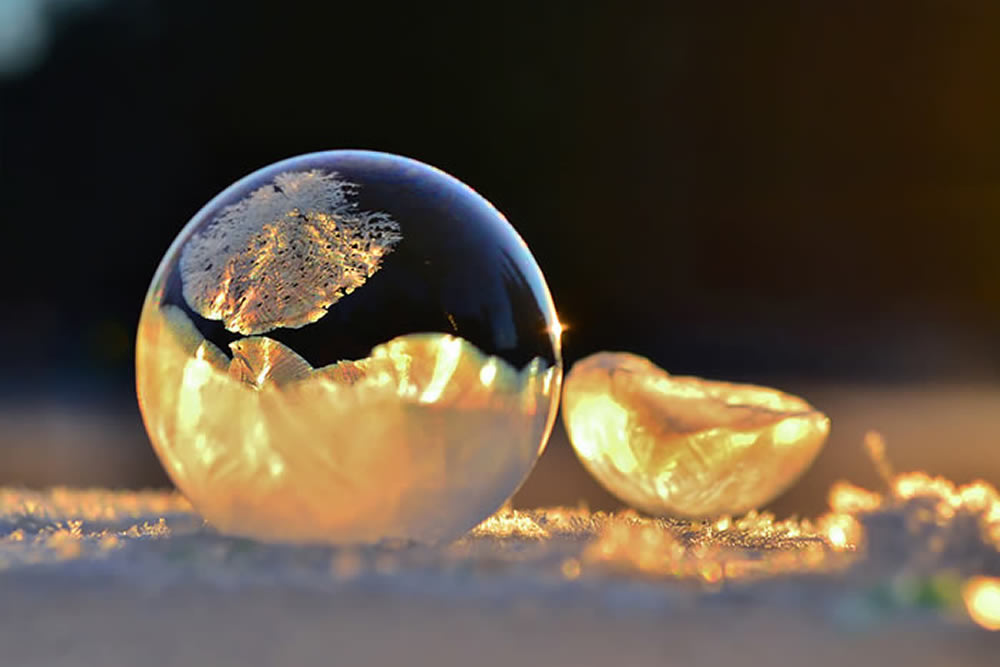 Beautiful Macro Photos Of Frozen Soap Bubbles By Angela Kelly