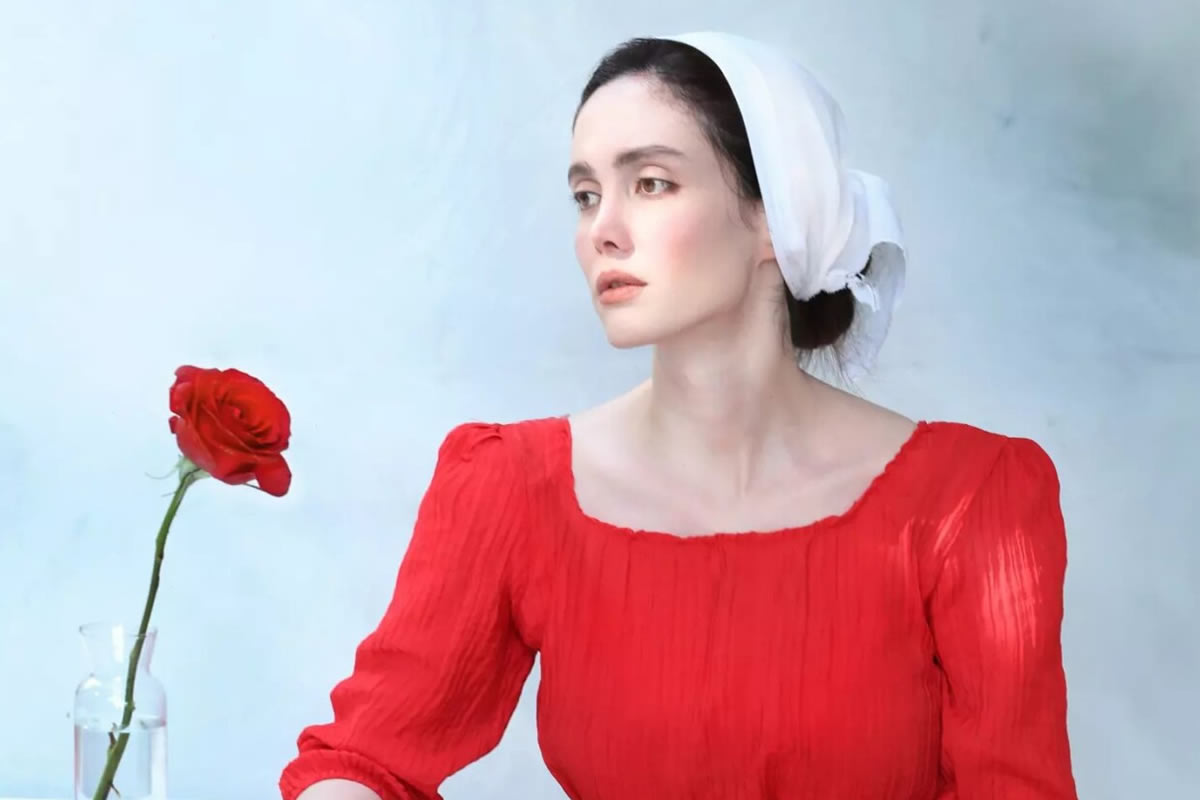 Poignant Self-Portraits By Somy Samani