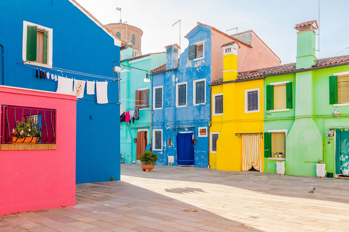 20 Vibrant & Stunning Photos Of Burano, An Island In Venice, Italy By Tiago & Tania