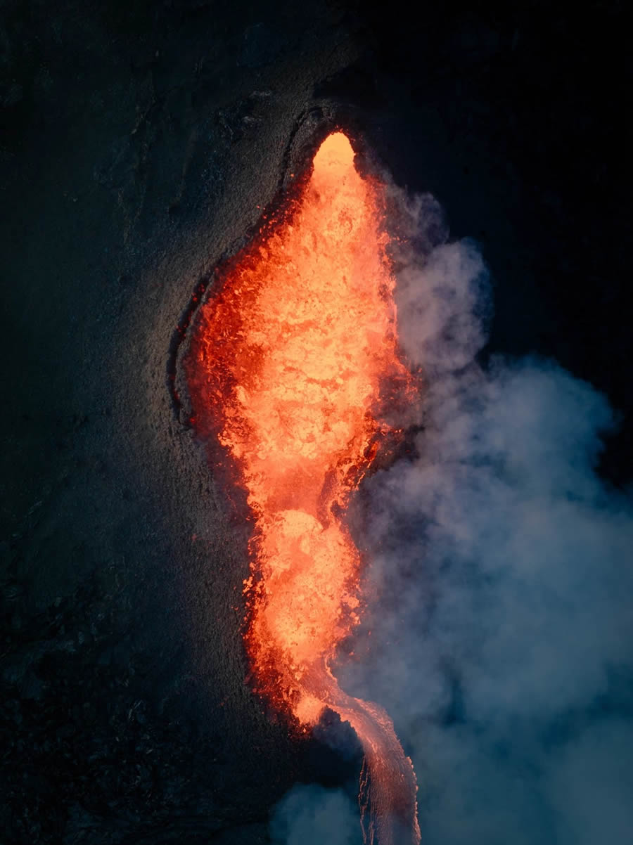 Breathtaking Photos Of The Icelandic Eruption By Tobias Hagg