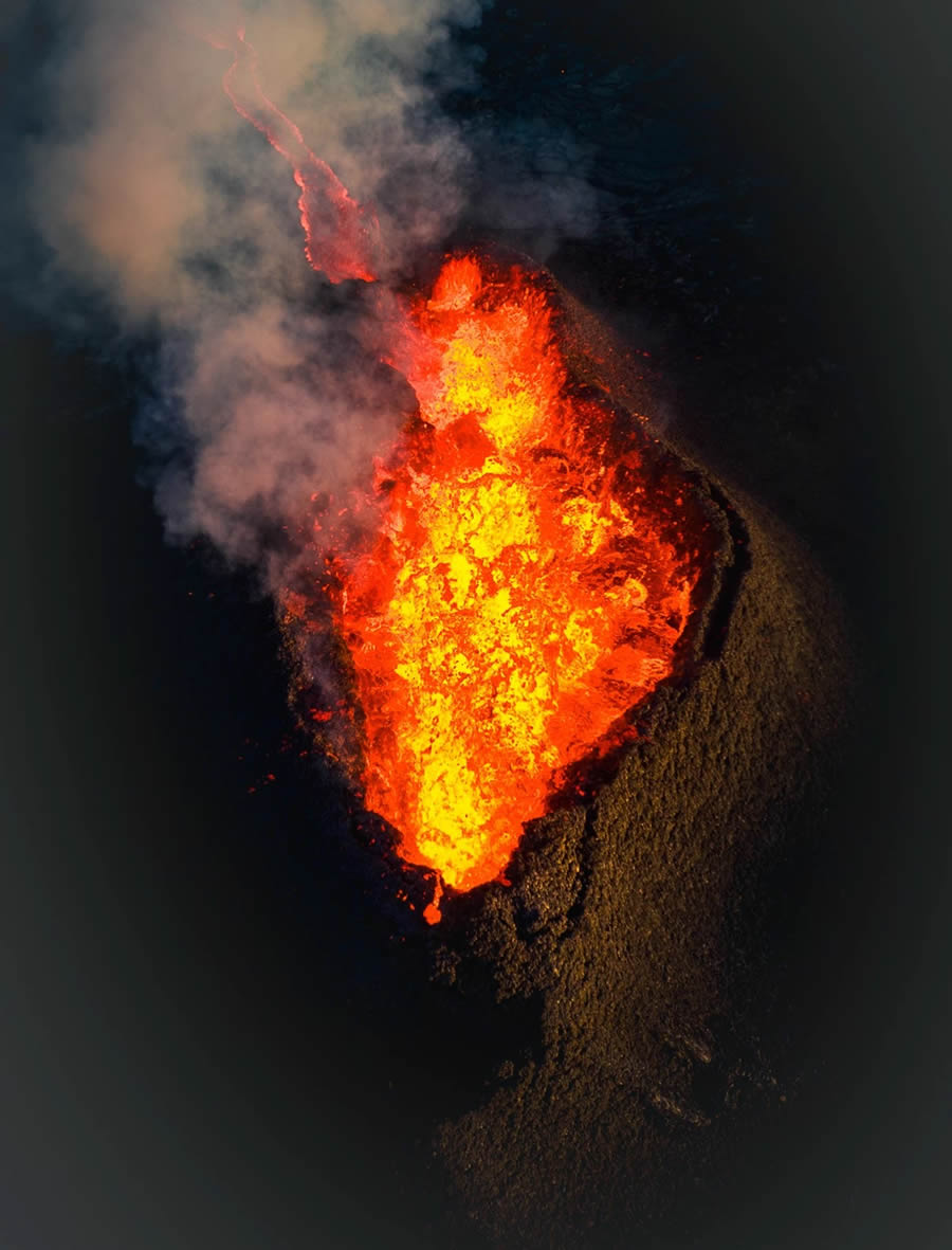 Breathtaking Photos Of The Icelandic Eruption By Tobias Hagg