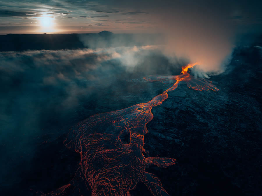 Breathtaking Photos Of The Icelandic Eruption By Tobias Hagg