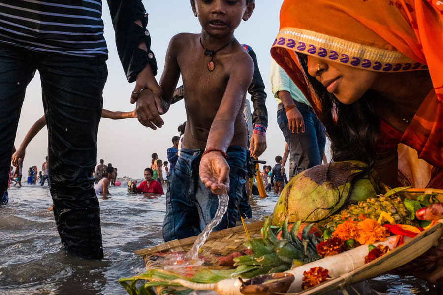 Street Photography In Mumbai By Suresh Naganathan