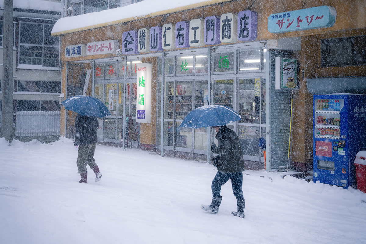 Enchanting Photos Of Japan's Snow-Covered Streets By Hisa Matsumura