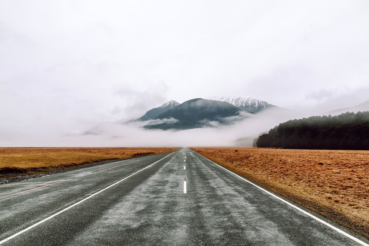 Photographer Albert Oriol Captures Striking Photos Of New Zealand Roads During His Travels