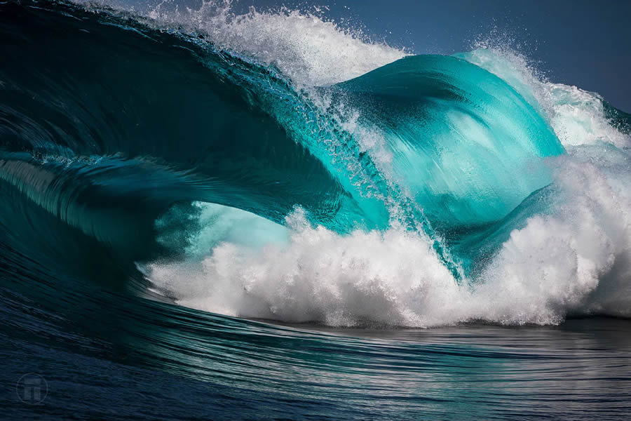 Breathtaking Photos Of Waves By Philip Thurston