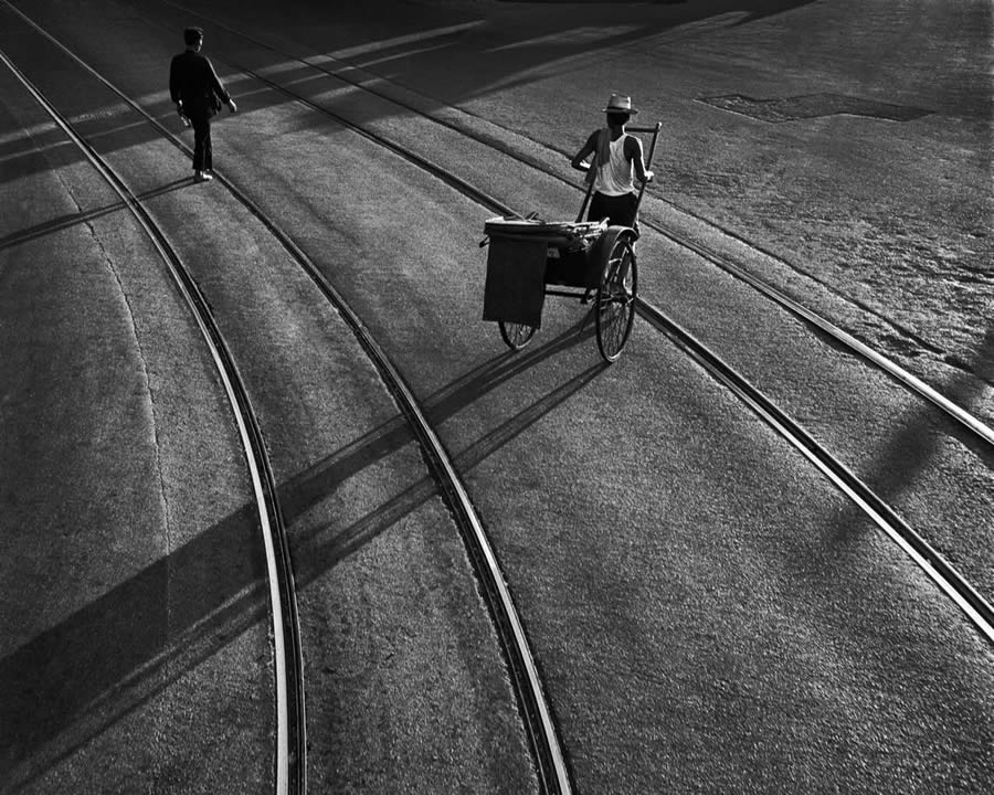 Timeless Elegance: 20 Striking Black and White Photos of Hong Kong by Fan Ho