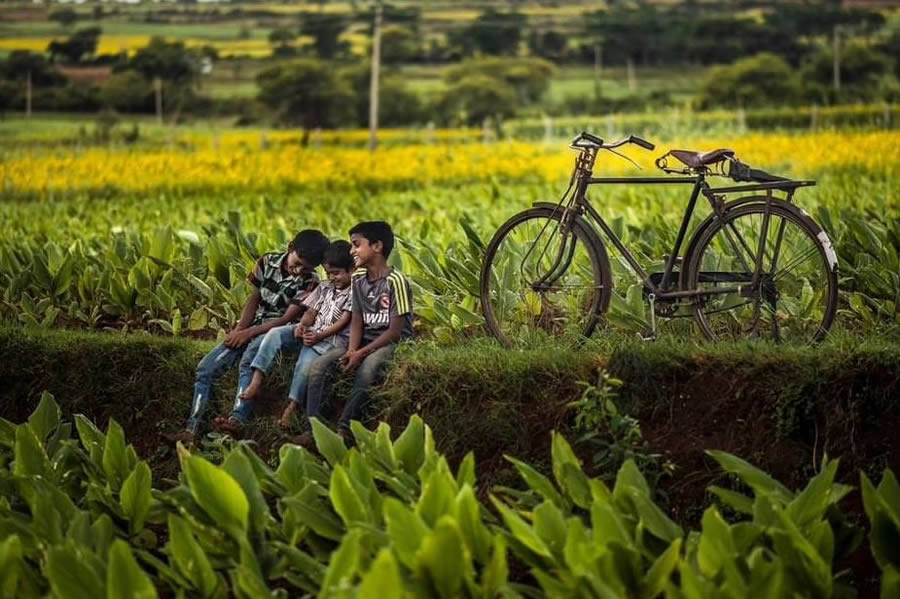 Heartwarming Photos of Children By Guru Charan