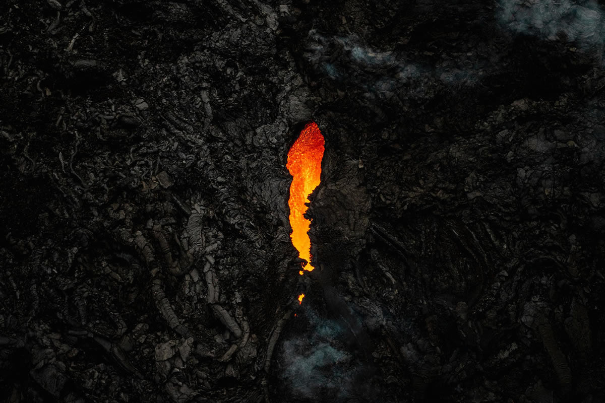 Photographer Gabor Nagy Captures Amazing Aerial Photos Of The Litli-Hrútur Volcanic Eruption