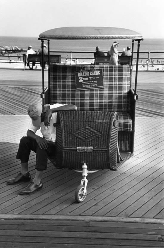 Iconic Black and White Photography By Harold Feinstein