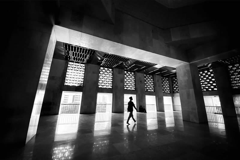 Light and Geometric Patterns in Black and White Street Photography by Nugroho Irianto