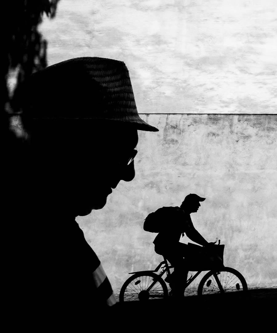 Black And White Street Photography By Moises Levy