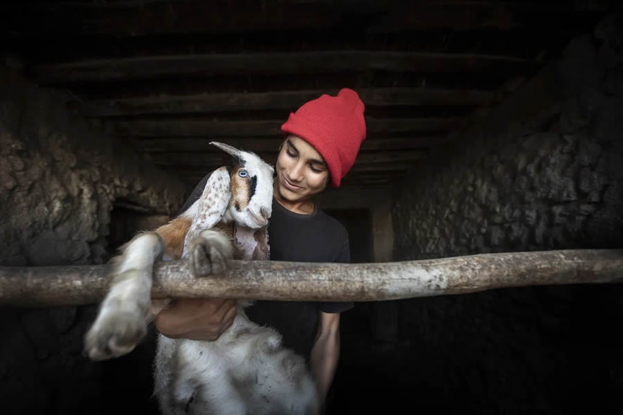 Environmental Portraits by Turkish Photographer Fatma Gok Salt