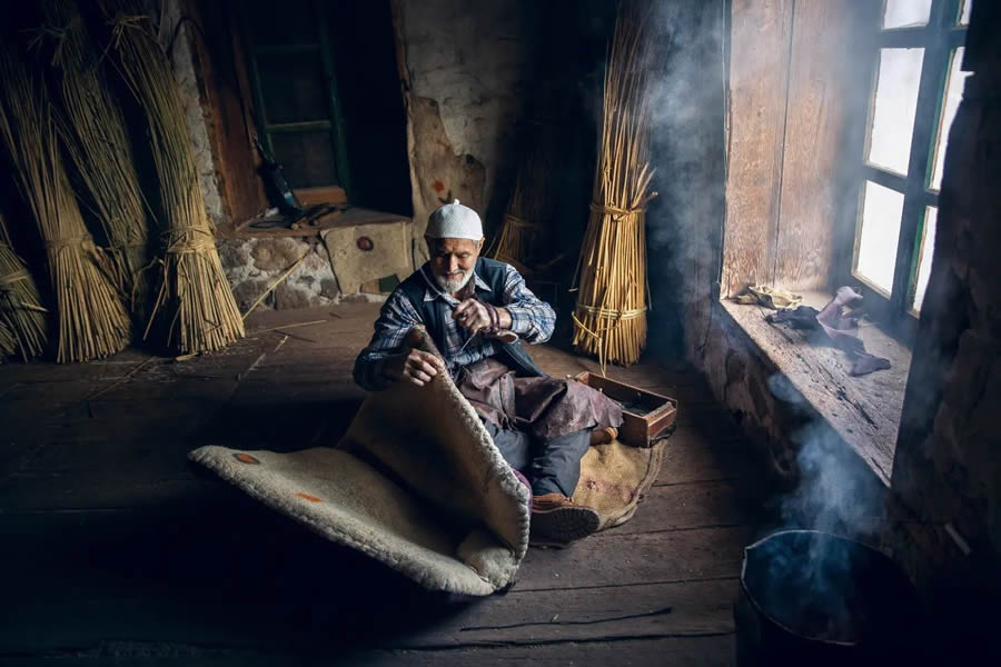 Environmental Portraits by Turkish Photographer Fatma Gok Salt