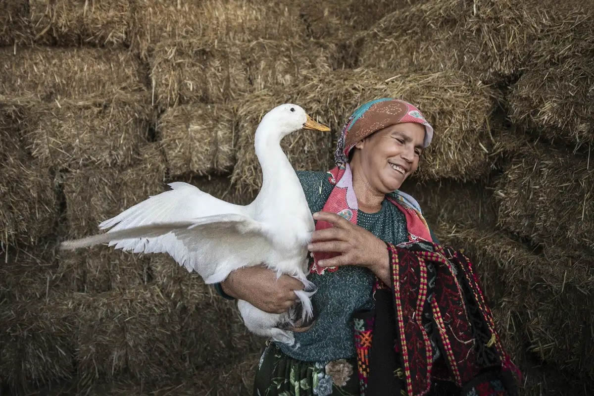 Environmental Portraits by Turkish Photographer Fatma Gok Salt