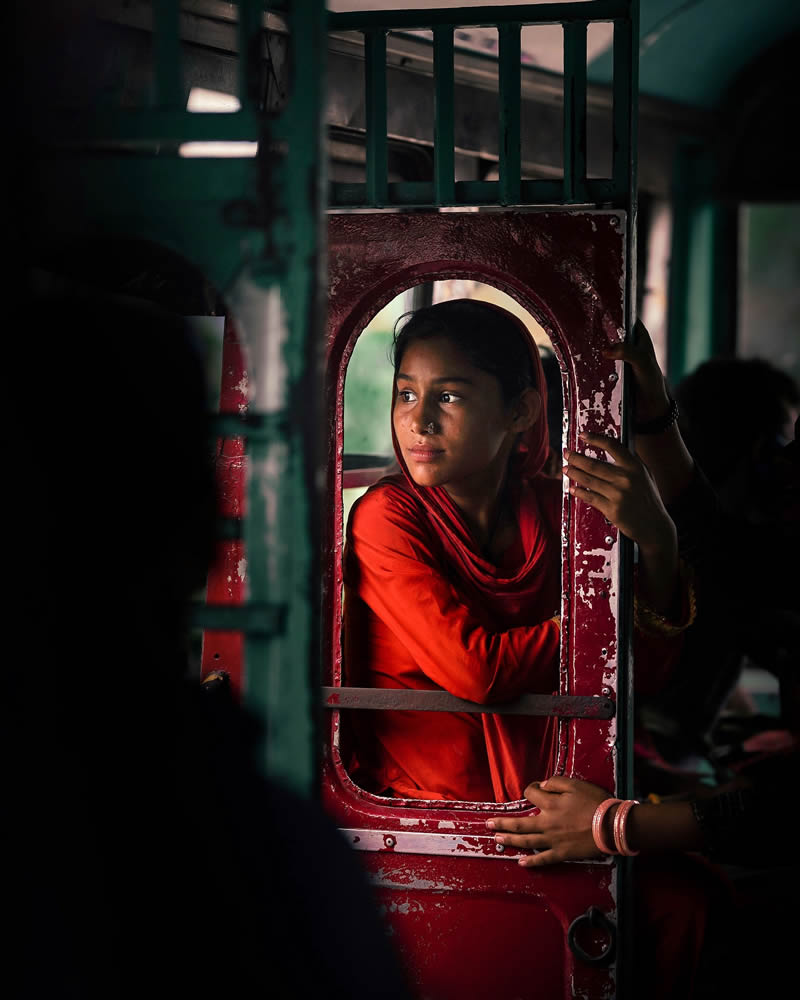 Photographer Ganesh Vanare Captures Incredible Portraits That Resemble the Festivals and Culture of India