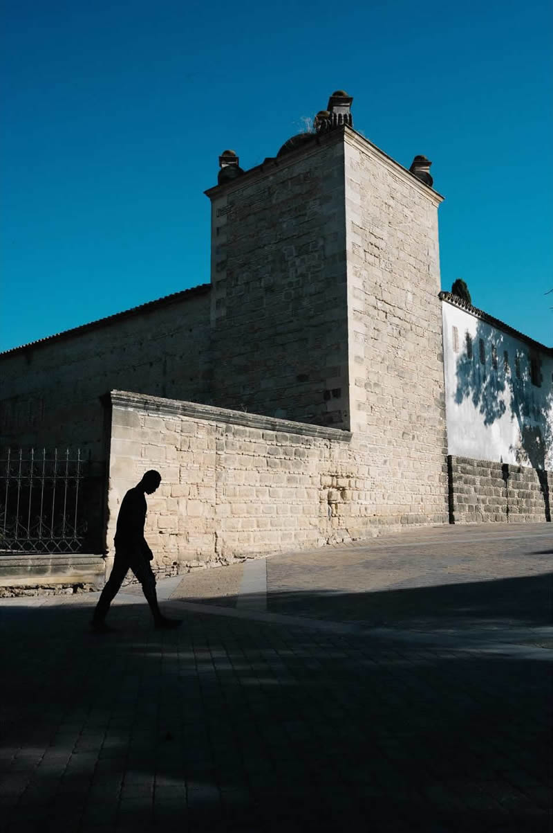 Dutch Photographer Ide Ruijter Captures Incredible Moments on the Streets