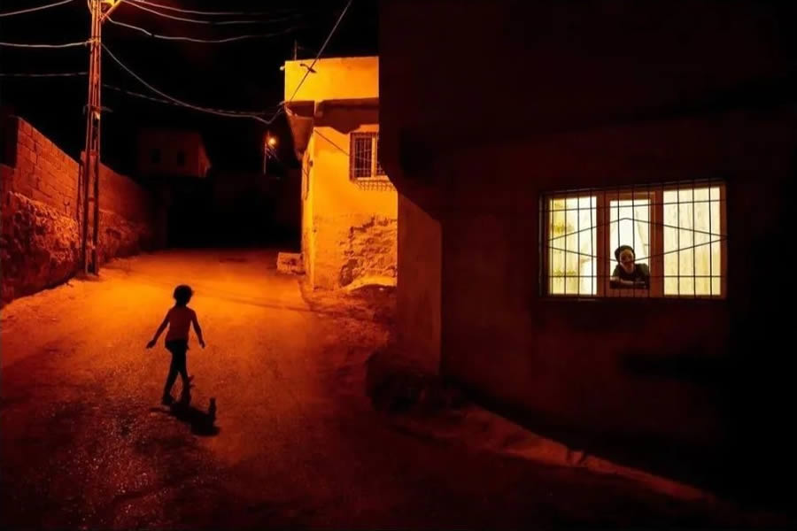 Street Phtography by Turkish Photographer Nese Ari