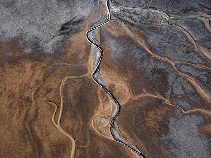 Photographer Tom Hegen Captures Stunning Aerial Landscape Photos of Death Valley