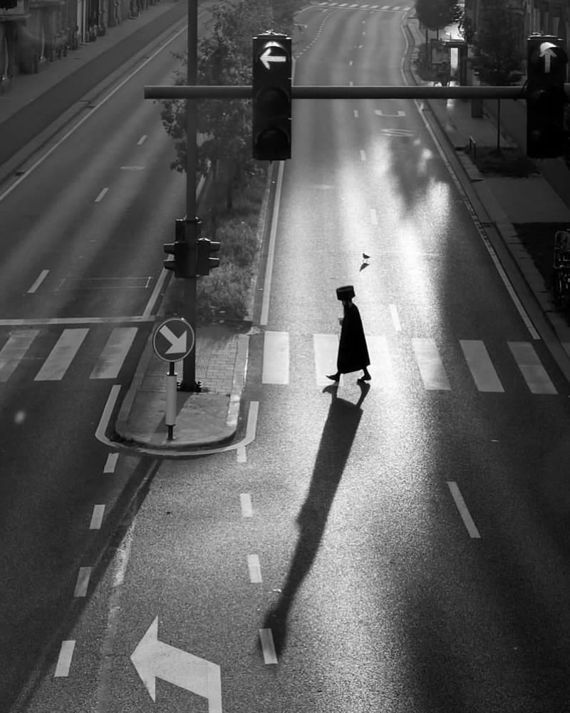 Best Black and White Street Photos from The Decisive Moments Magazine