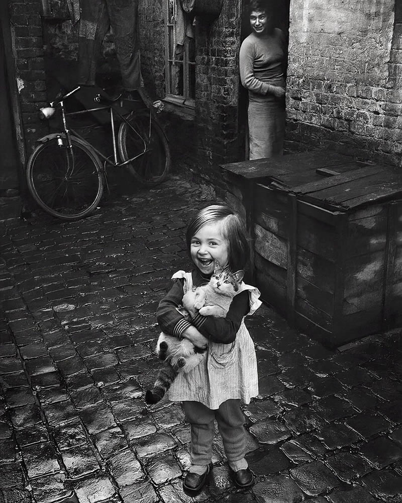 Best Black and White Street Photos from The Decisive Moments Magazine