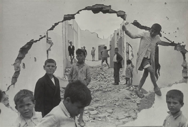 Iconic Photos by the Master Photographer Henri Cartier-Bresson