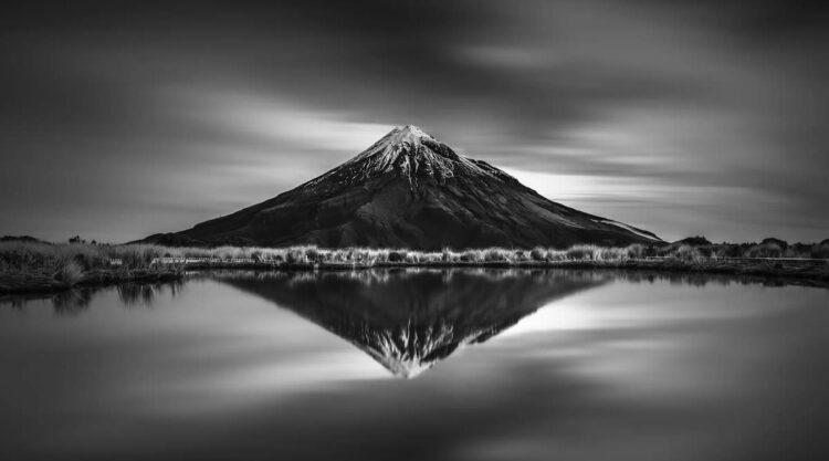 Long Exposure Black and White Landscape Photography by Jana Luo