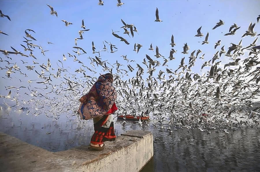 This Turkish Photographer Captures Incredible Moments on the Streets