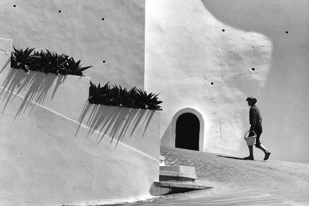 Black and White Photographs by Famous Master Photographers