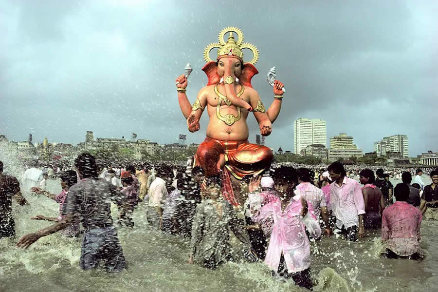 The Indian Master of Color and Street Photography Raghubir Singh