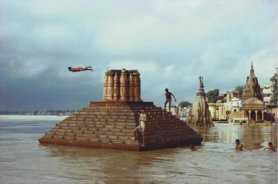 The Indian Master of Color and Street Photography Raghubir Singh