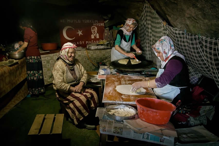 Everyday Life Of Turkey Photography by Ibrahim Aysundu