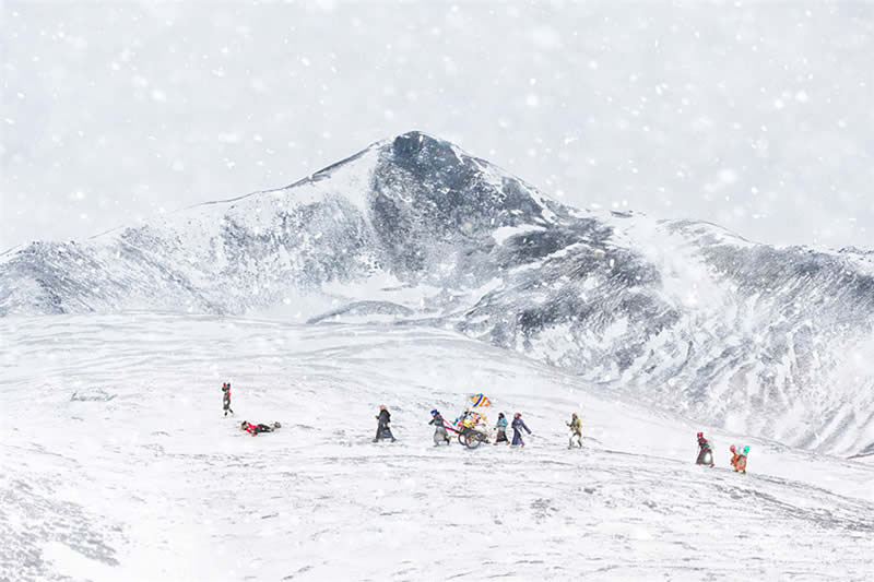 Sacred Beauty of Tibet and the Grand Buddha Festival at Langmu Temple by Hu Guoqing