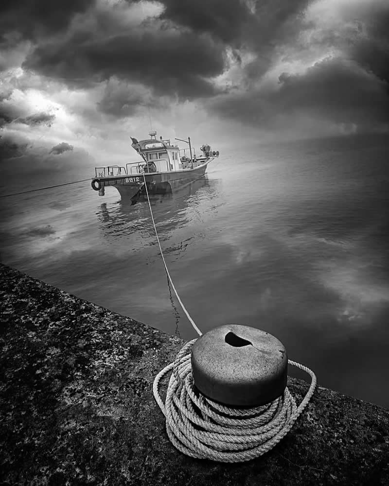 Black and White Long Exposure Landscape Photography by Jo Deok-hwan