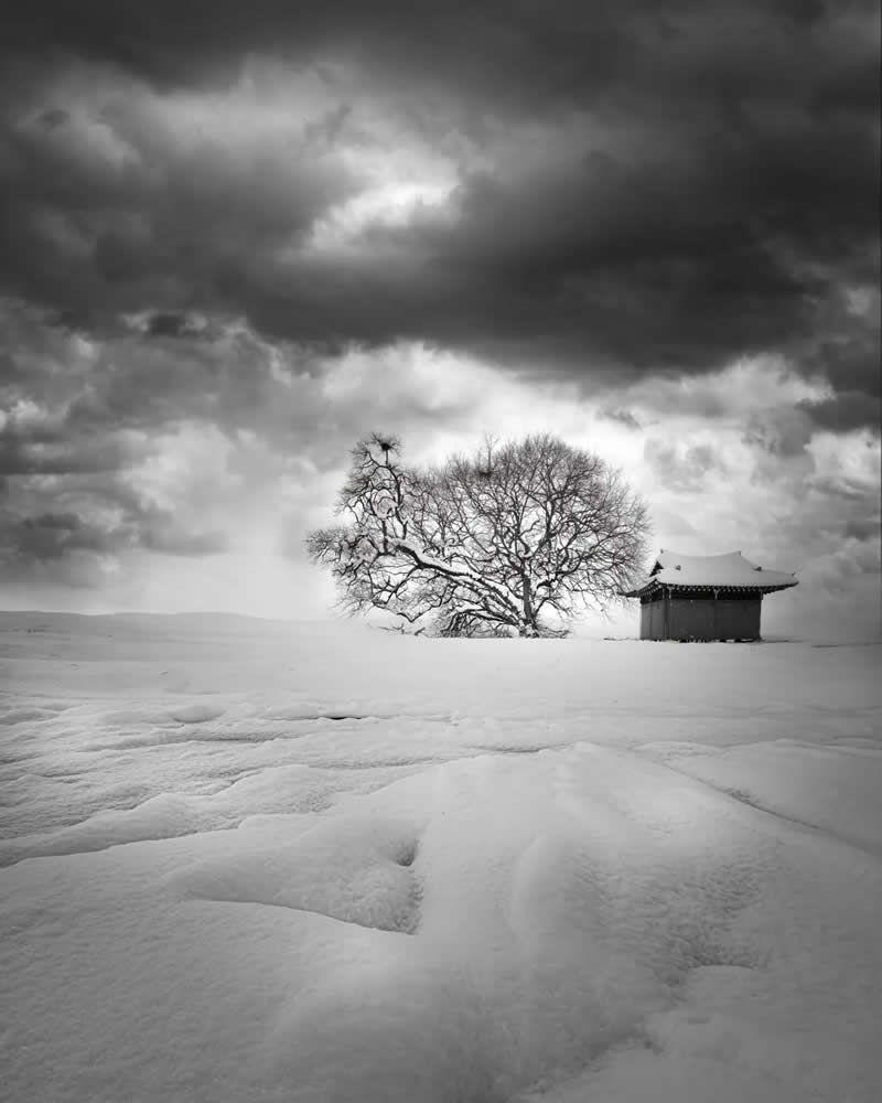 Black and White Long Exposure Landscape Photography by Jo Deok-hwan