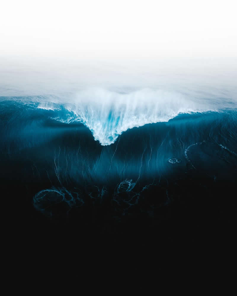 Breathtaking Photos Of Waves by Phil de Glanville