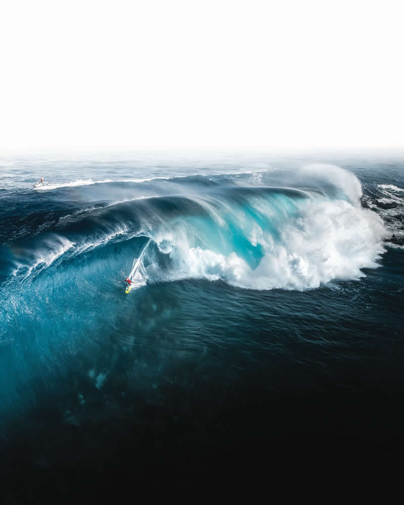 Breathtaking Photos Of Waves by Phil de Glanville