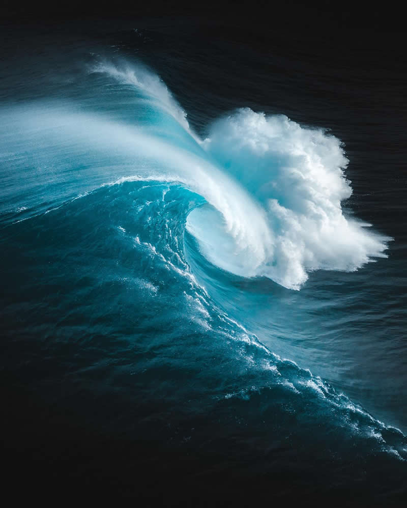 Breathtaking Photos Of Waves by Phil de Glanville