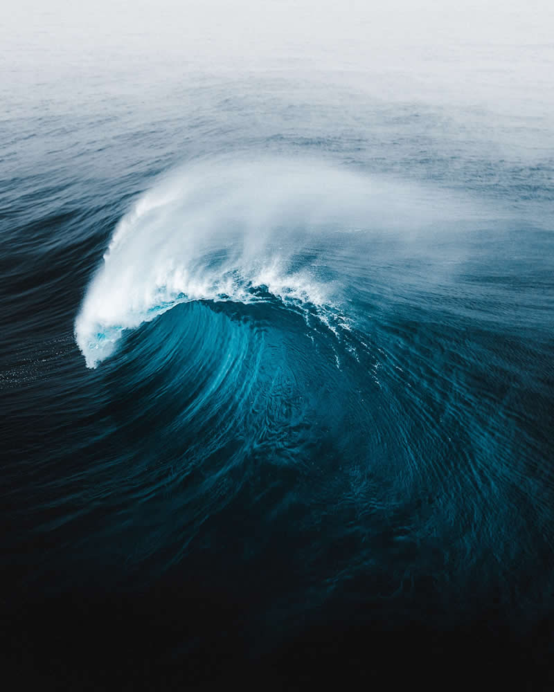 Breathtaking Photos Of Waves by Phil de Glanville