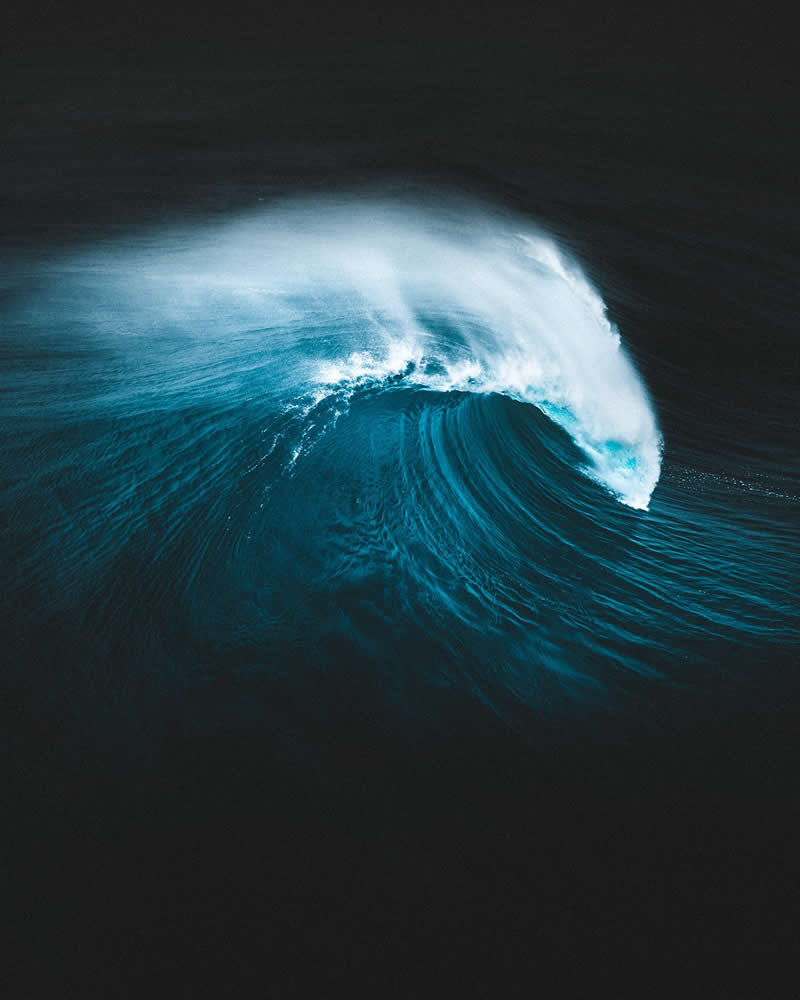 Breathtaking Photos Of Waves by Phil de Glanville