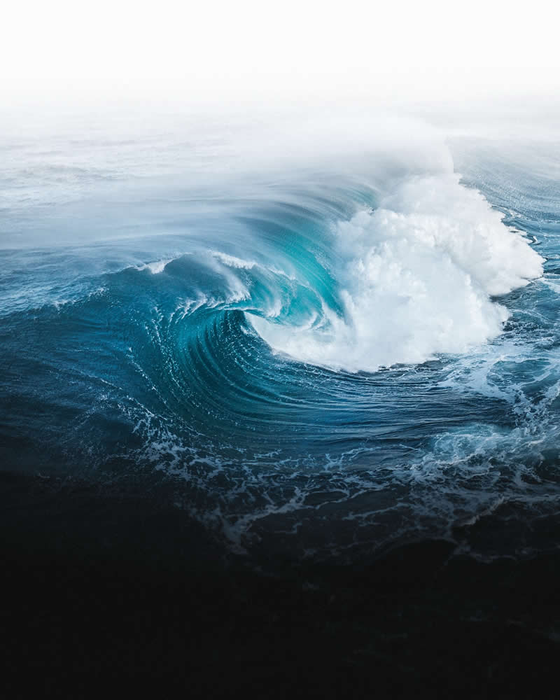 Breathtaking Photos Of Waves by Phil de Glanville