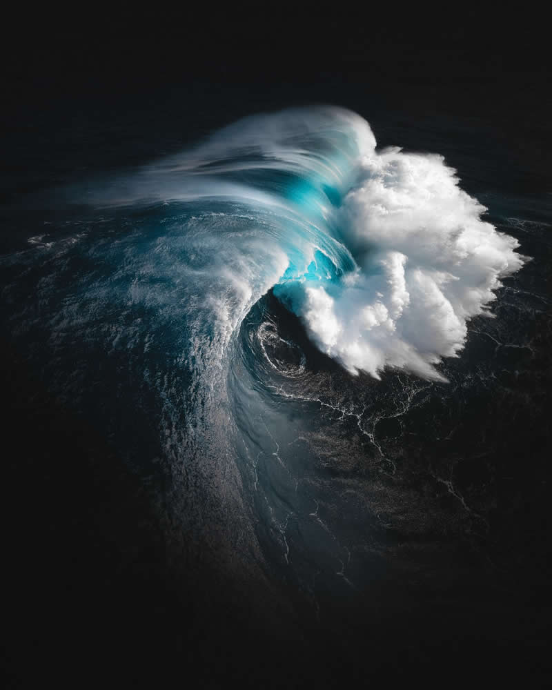 Breathtaking Photos Of Waves by Phil de Glanville